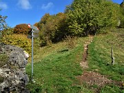45 e via per breve decisa salita al Monte Zucco